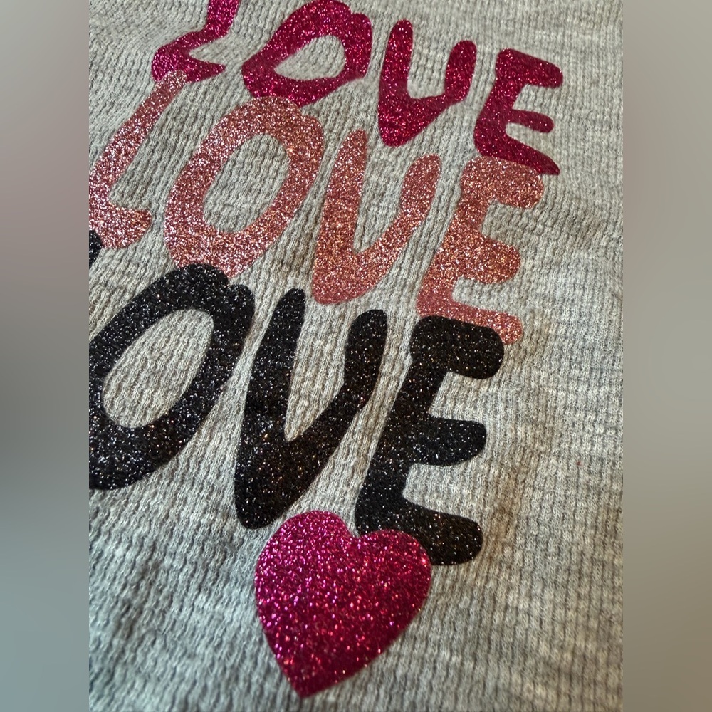 Kids Gray Long-Sleeve 'Love' Glitter Graphic Tee - Picture 4 of 6